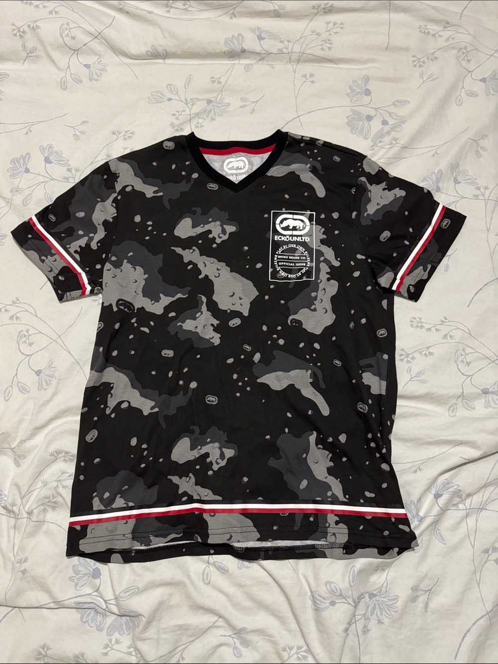 Ecko Unlimited Men V-Neck T-Shirt (Size: M)